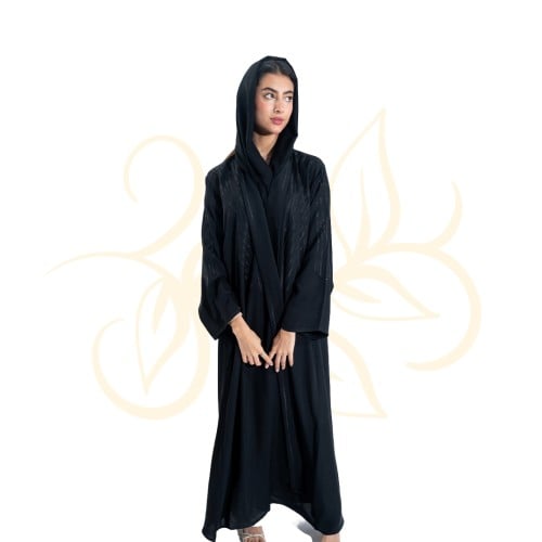 عباية سوداء بتطريز اسود على الكتف قماش كريب واقف