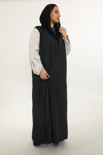 عباية تفته لف ، مطرزة باللولو باللون الاسود و باكم...