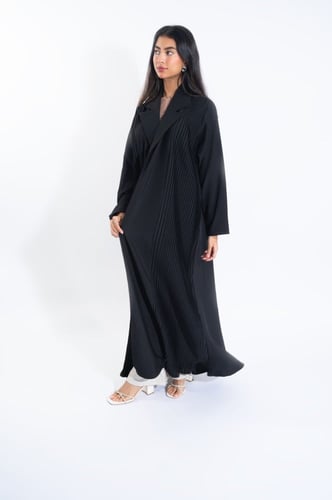 عباية صيفية رسمية بكسرات على الاكتاف قماش اوكراني