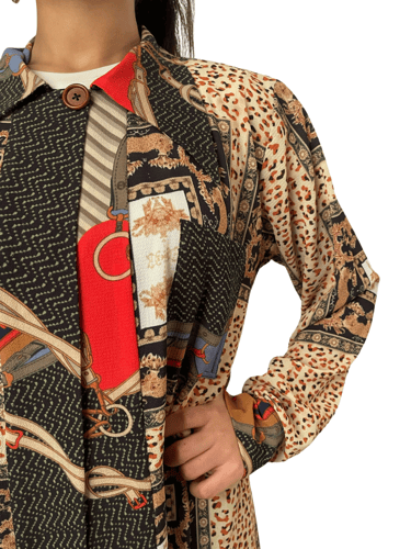 قميص مع ياقة كولاج من الكريب