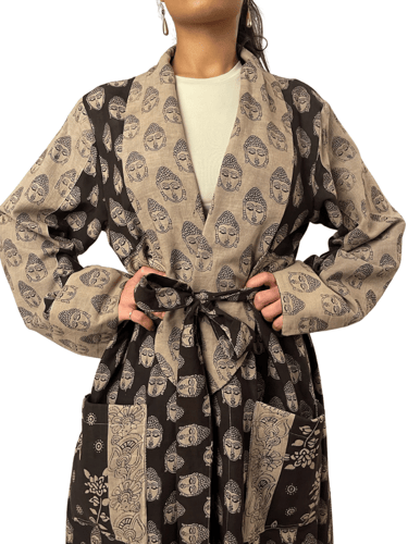 روب رمادي وأسود من القماش المميز