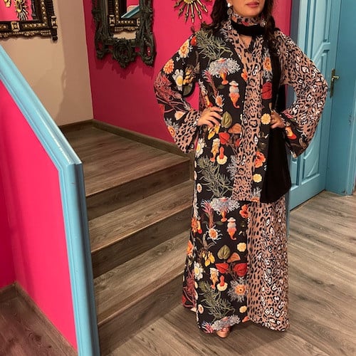 عباية لف بنمط الزهور والفهد