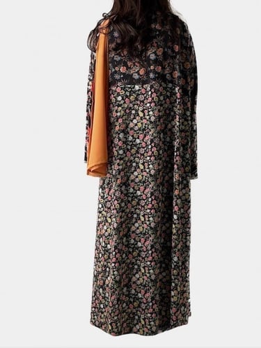 عباية كولاج ملونة من تصميم ريم البيات