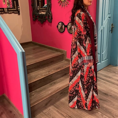 عباية لف عنابية مع طرحة