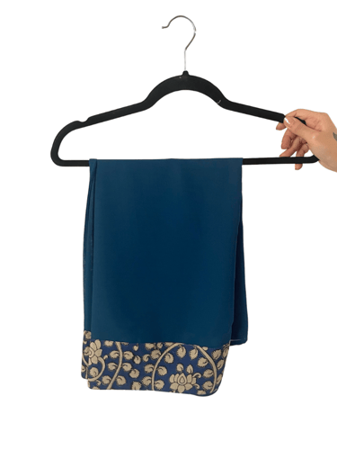 عباية ملونة للمناسبات مع أكمام واسعة