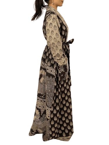 روب رمادي وأسود من القماش المميز