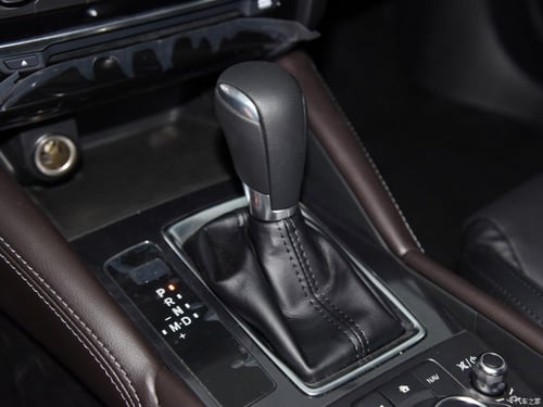 شاحن لاسلكي مازدا 6