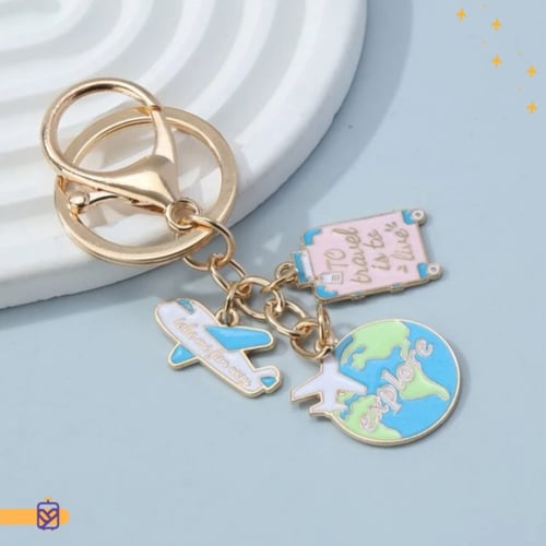 ميدالية مفاتيح شكل طيارة وحقيبة وخريطة العالم