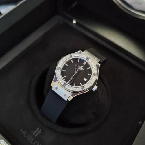 ساعة هوبلت النسائية