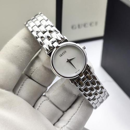 ساعة قوتشي النسائية