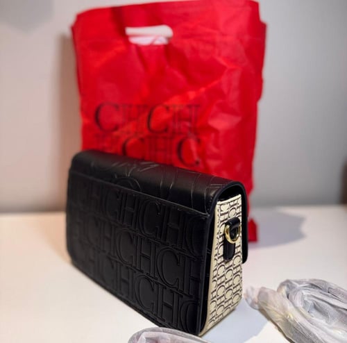 شنطة سي اتش اسود وبيج