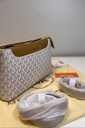 شنطة مايكل كورس ابيض جملي