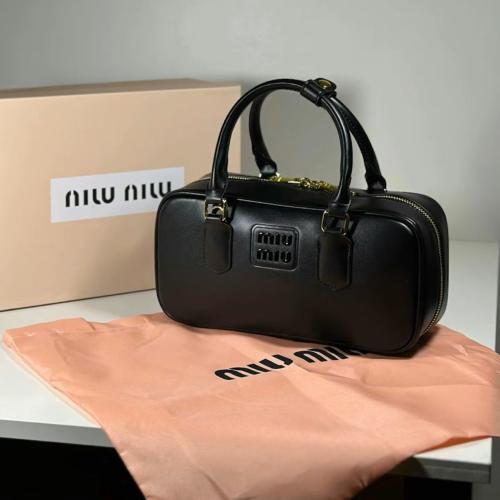 شنطة ميو ميو اسود