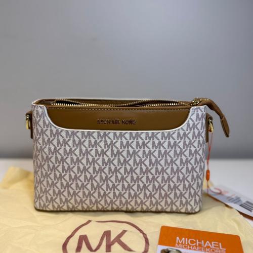 شنطة مايكل كورس ابيض جملي