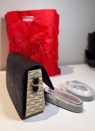 شنطة سي اتش اسود وبيج