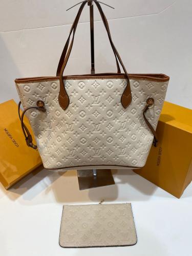 شنطة Lv ابيض جملي