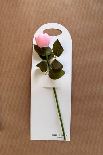 شمعة معطره مع حامل ورقي