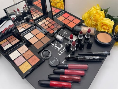 بوكس من لورا _متجر كيناز