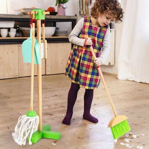 مكنسة و ادوات تنظيف خشبية