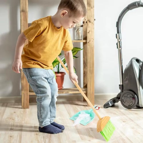 مكنسة و ادوات تنظيف خشبية