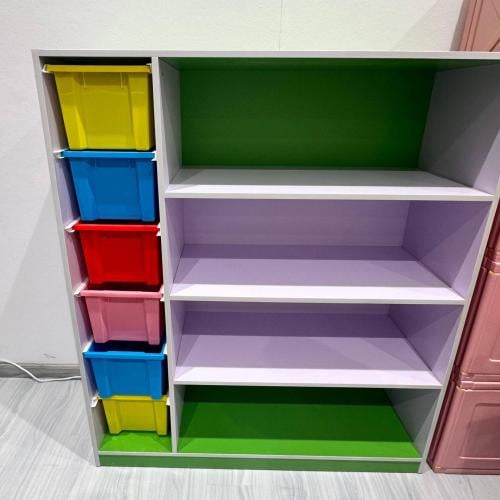 ارفف تخزين خشبية مع علب التخزين