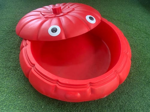 حوض الرمل بغطاء بشكل lليقطين