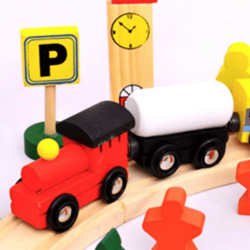 قطار المدينة الخشبي