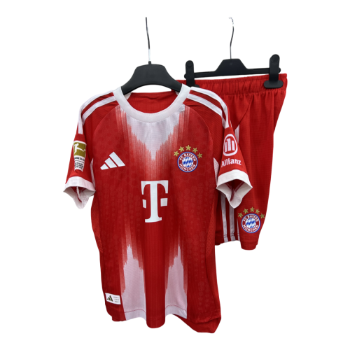 طقم نادي بايرن ميونخ مع الشورت