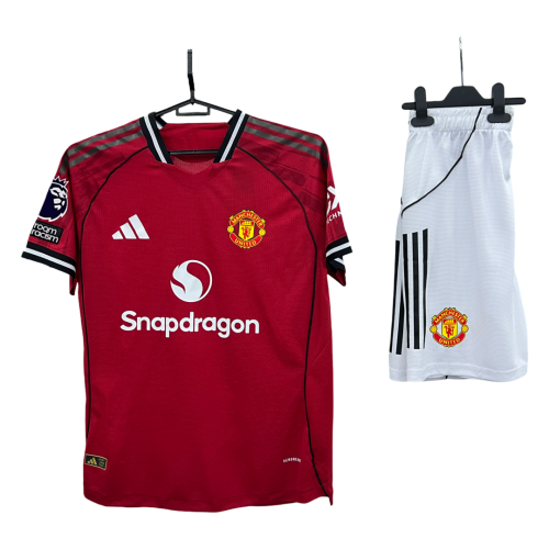 طقم نادي مانشستر يونايتد مع الشورت
