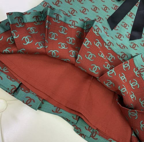 فستان شانيل مزين ببروش