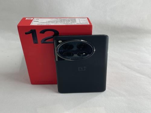 ون بلس 12 ، 512 جيجا ، 16 جيجا رام ، مستعمل اقل من...