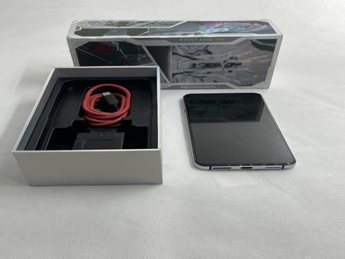 ريد ماجيك 7s برو 512-18 جيجا رام ، مستعمل نظيف ( م...