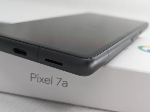 جوجل بكسل 7a جيجا 128 5G لون اسود مستعمل اقل من 24...