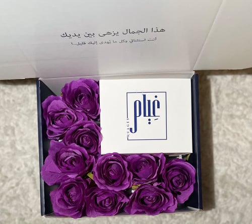 صندوق مُزين بالورد الموف.