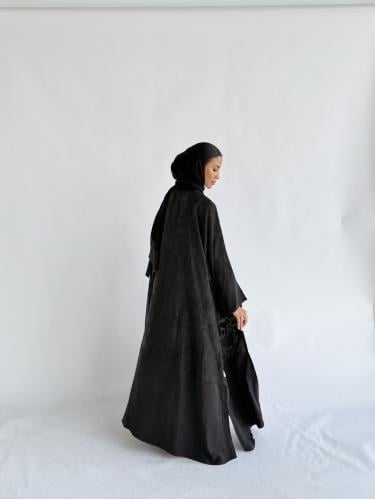 V black