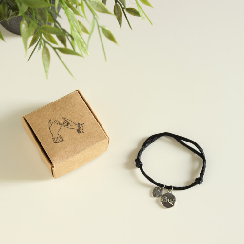 إسوارة مع علبة