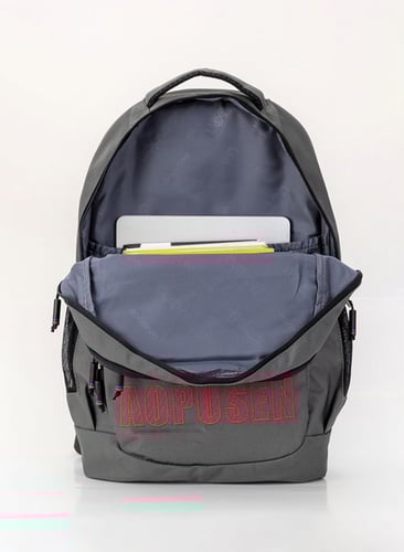 شنطة مدرسية بألوان هادئة