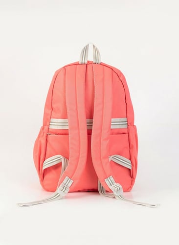 شنطة مدرسية بتصميم كلاسيكي