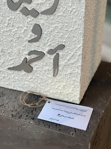 فازة اكريليك بالتعتيق الامريكي مع الورد الصناعي ال...