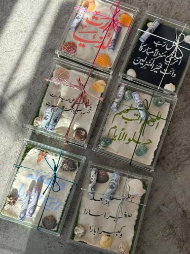 بوكس اكريلك مع كتابة على القماش