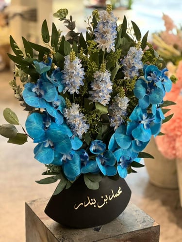 فازة سيراميك ورد صناعي