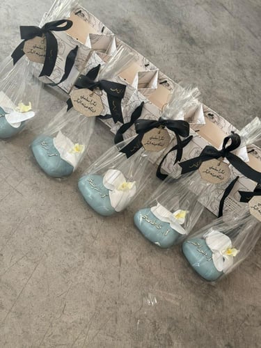 فازة السيراميك مع ورد الاوركيد