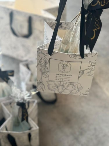 نبتة صناعية مع الكيس