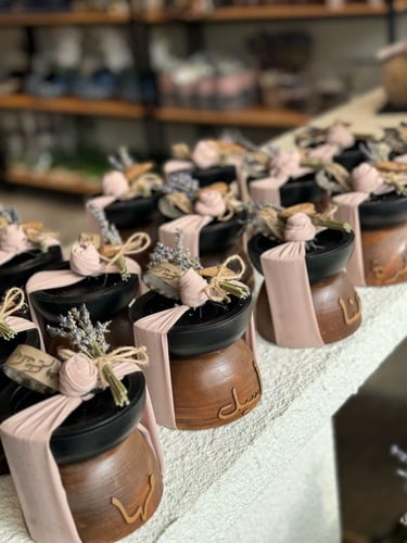 مبخرة خشبية مع كسرة بخور ولافندر شامل كتابه الاسم...