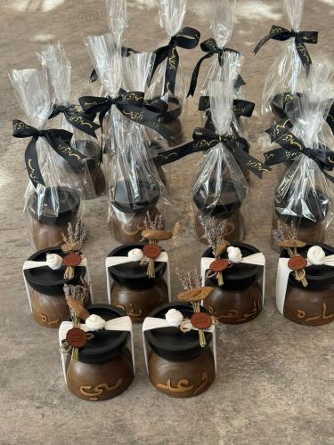 مبخرة خشبية مع كسرة بخور ولافندر شامله كتابه الاسم...