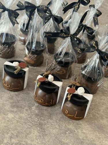 مبخرة خشبية مع كسرة بخور ولافندر شامله كتابه الاسم...