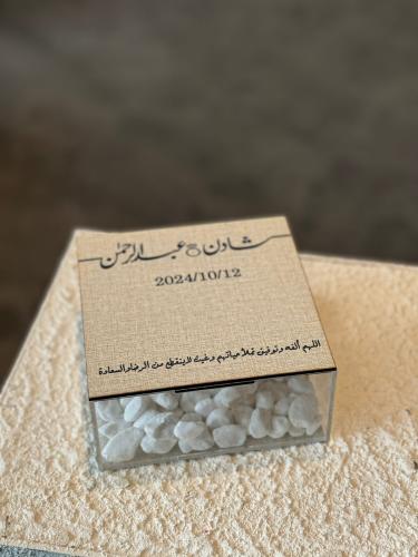 بوكس اكريلك مع غطاء خشب