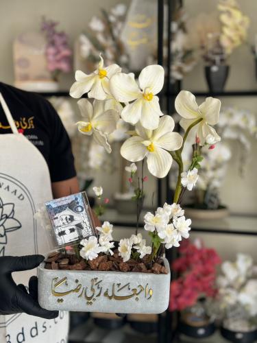 فازة الاسمنت مع ورد السمبيديوم غير شامل اكريلك الف...