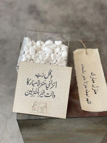 بوكس اكريلك مع غطاء خشب