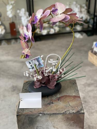 فازة السيراميك مع ورد الاوركيد